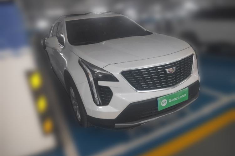 Used Cadillac XT4 2022 28T Two-Wheel-Drive Luxury Version Front Right 45 Deg