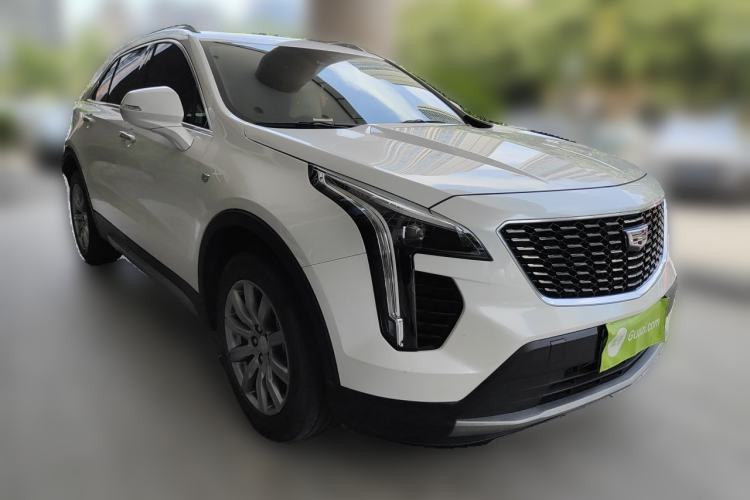 Used Cadillac XT4 2022 28T Two-Wheel-Drive Luxury Version Front Right 45 Deg