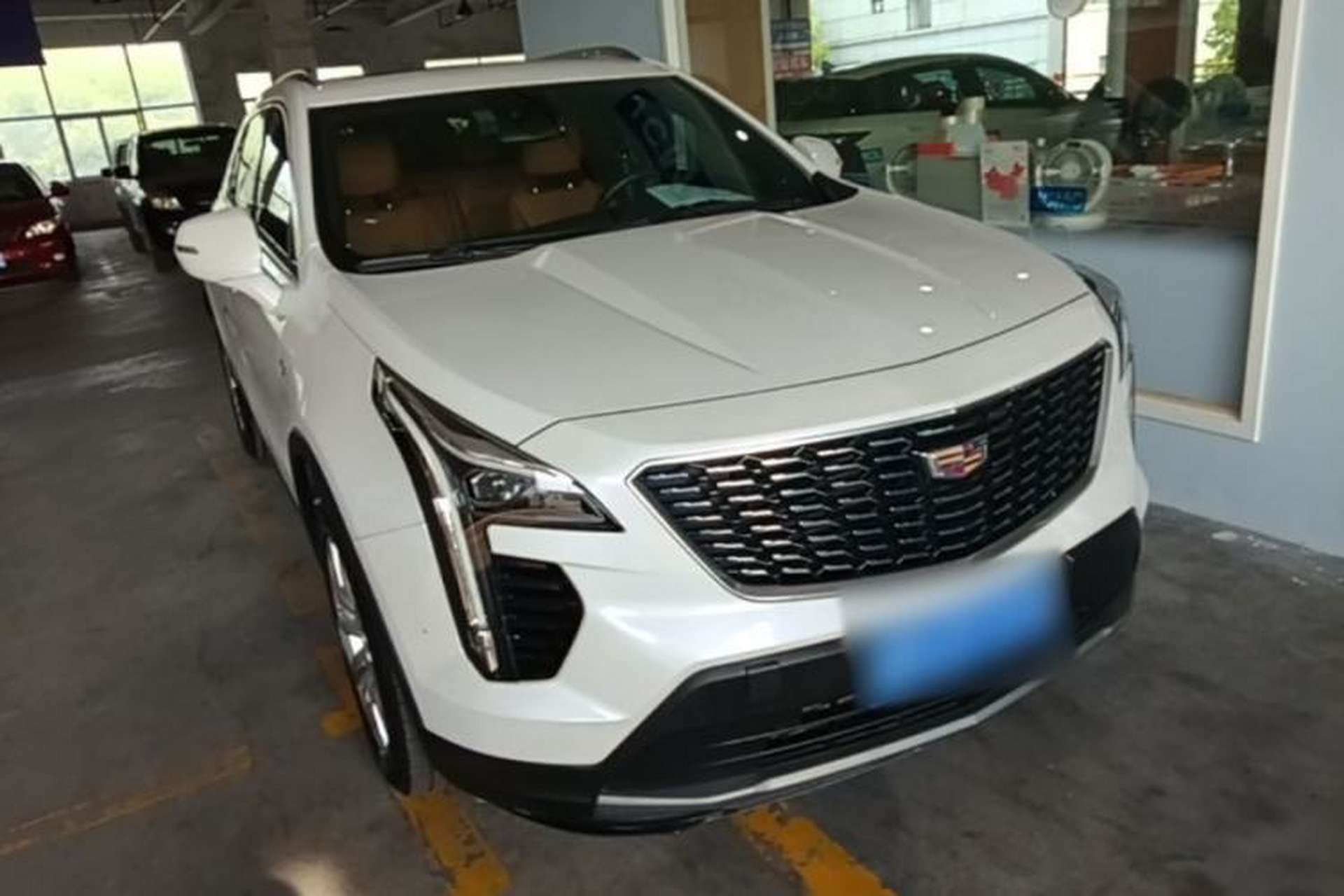 Used Cadillac XT4 2022 28T Two-Wheel Drive Prestige Version Front Right 45 Deg
