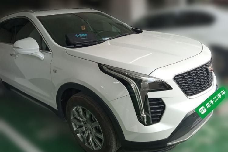 Used Cadillac XT4 2022 28T Two-Wheel-Drive Luxury Version Front Right 45 Deg