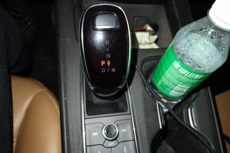 Used Cadillac XT4 2022 28T Two-Wheel Drive Prestige Version Gear Lever