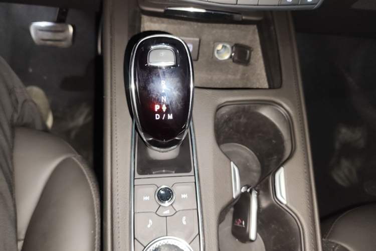 Used Cadillac XT4 2022 28T Four-Wheel Drive Platinum Edition Gear Lever