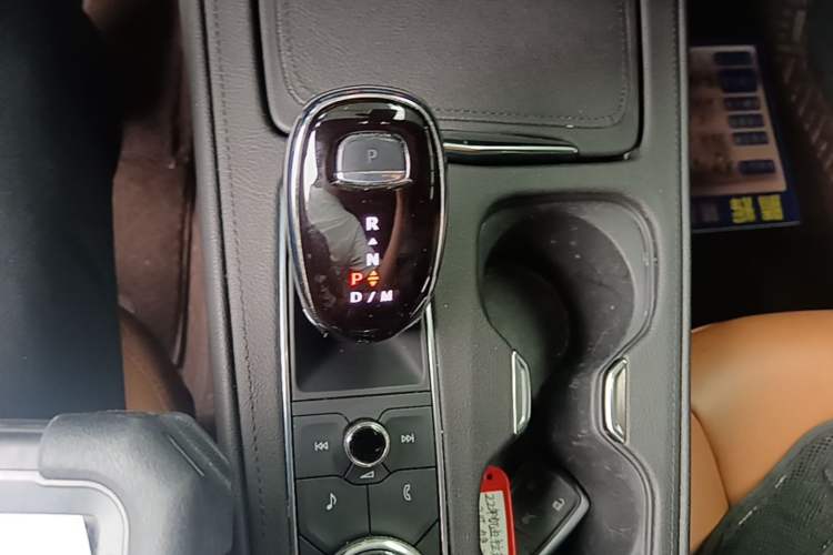 Used Cadillac XT4 2022 28T Two-Wheel Drive Prestige Version Gear Lever