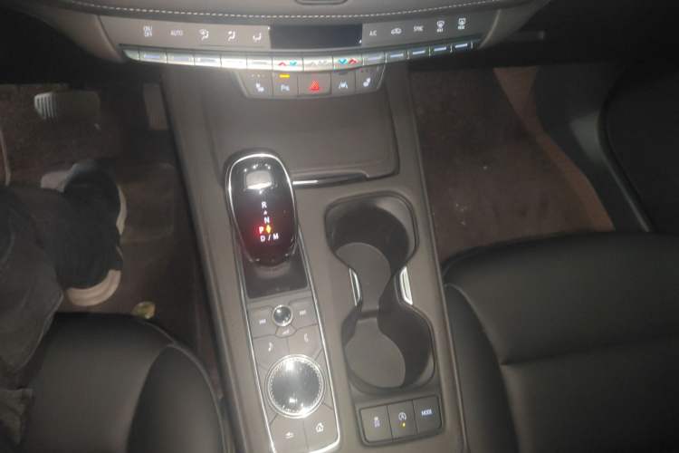 Used Cadillac XT4 2022 28T Two-Wheel-Drive Luxury Version Gear Lever