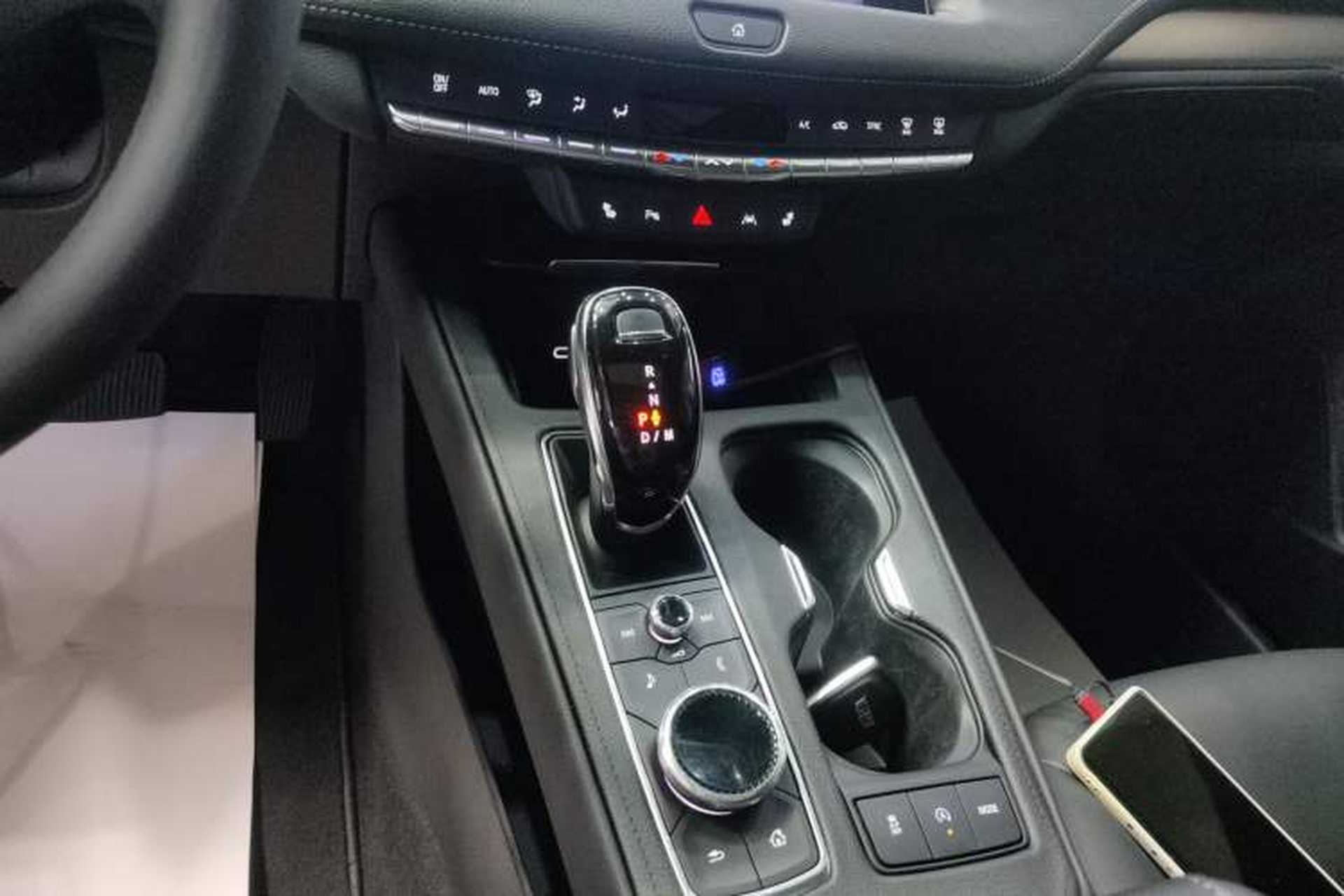 Used Cadillac XT4 2022 28T Two-Wheel-Drive Luxury Version Gear Lever