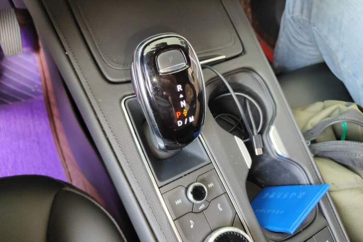 Used Cadillac XT4 2022 28T Two-Wheel-Drive Luxury Version Gear Lever