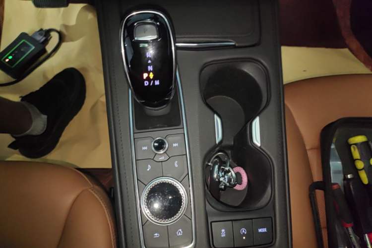 Used Cadillac XT4 2022 28T Four-Wheel Drive Prestige Version Gear Lever