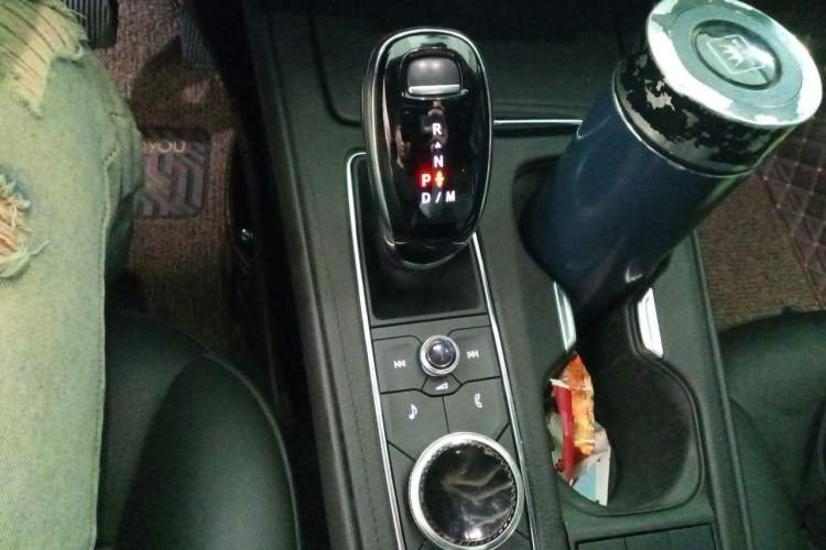 Used Cadillac XT4 2022 28T Two-Wheel-Drive Luxury Version Gear Lever