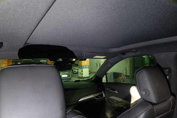 Used Cadillac XT4 2022 28T Two-Wheel-Drive Luxury Version Headliner