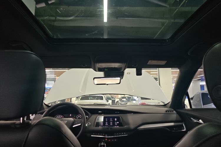 Used Cadillac XT4 2022 28T Two-Wheel-Drive Luxury Version Headliner