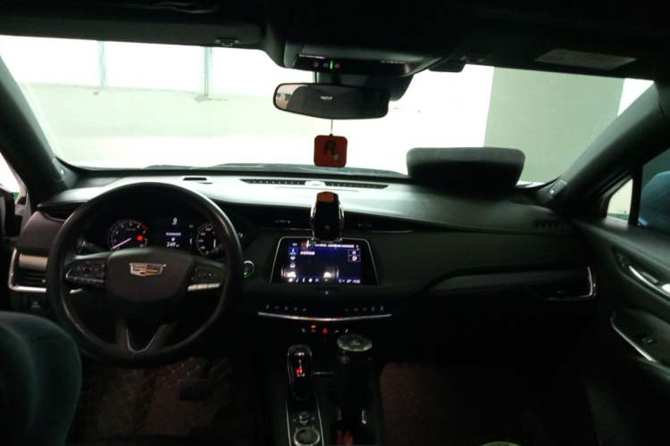 Used Cadillac XT4 2022 28T Two-Wheel-Drive Luxury Version Headliner