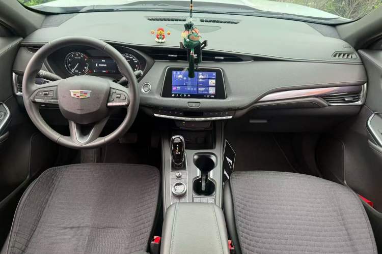 Used Cadillac XT4 2022 28T Two-Wheel Drive Fashion Edition Interior 3
