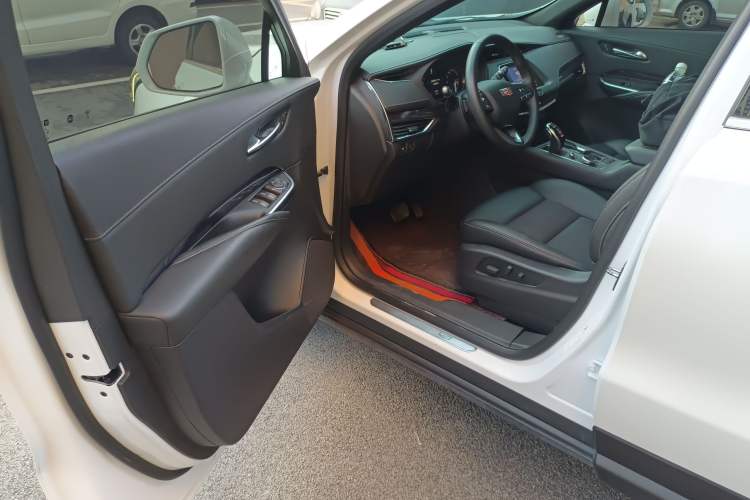 Used Cadillac XT4 2022 28T Two-Wheel Drive Fashion Edition Interior 3