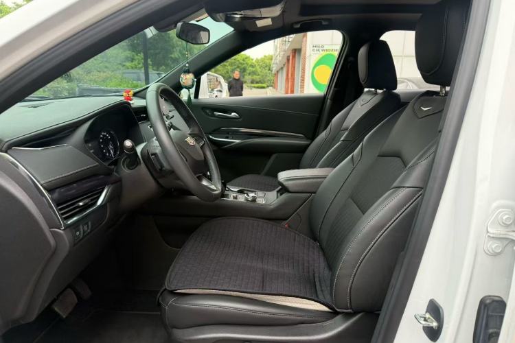 Used Cadillac XT4 2022 28T Two-Wheel Drive Fashion Edition Interior 4