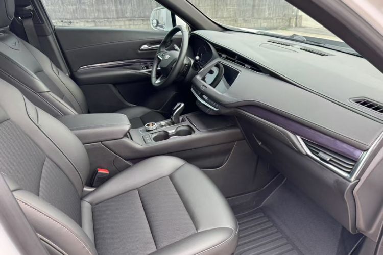Used Cadillac XT4 2022 28T Two-Wheel Drive Fashion Edition Interior 4