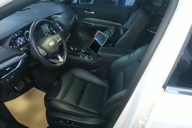 Used Cadillac XT4 2022 28T Two-Wheel-Drive Luxury Version Left Front Seat