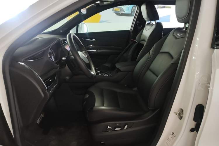 Used Cadillac XT4 2022 28T Four-Wheel Drive Platinum Edition Left Front Seat