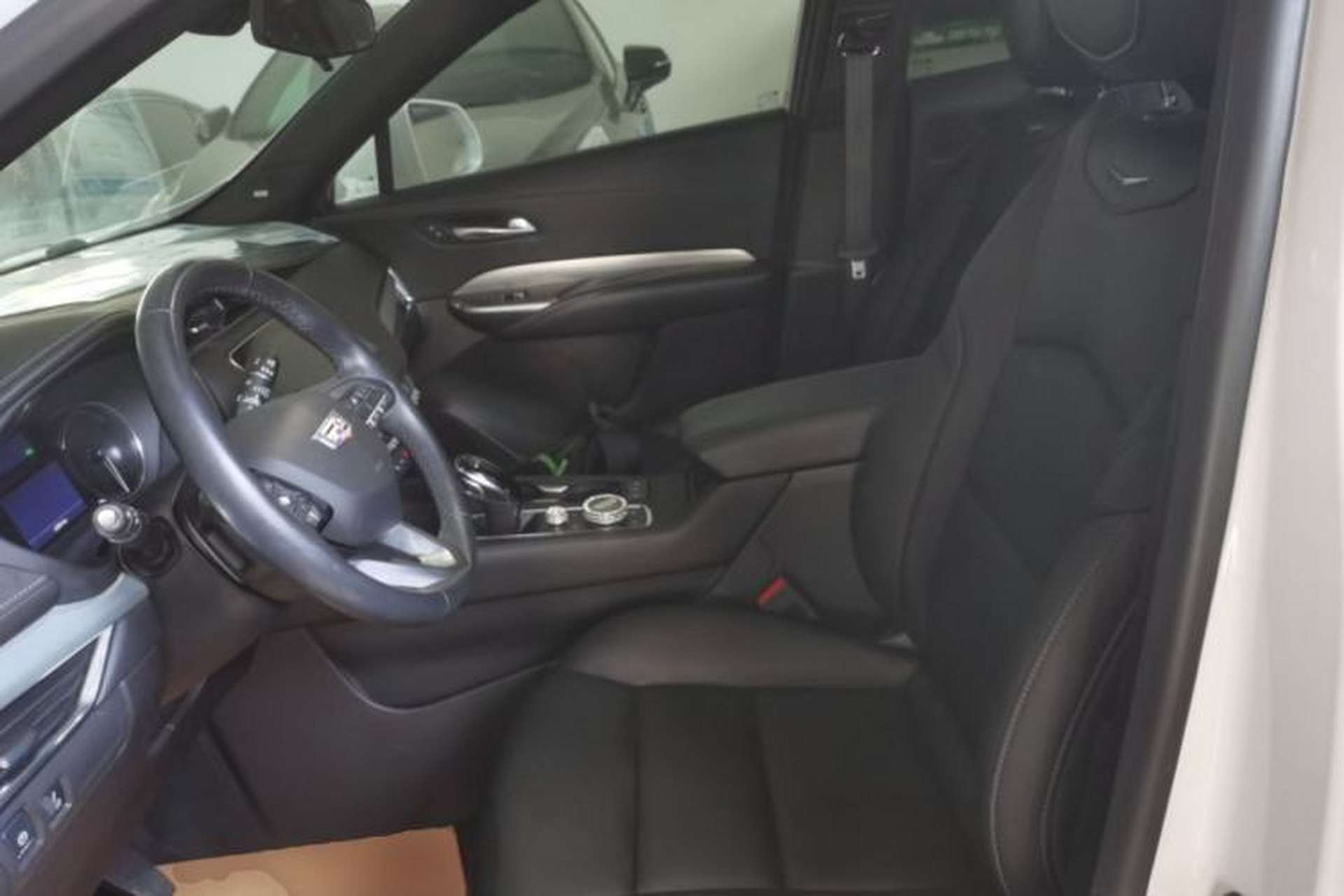 Used Cadillac XT4 2022 28T Two-Wheel-Drive Luxury Version Left Front Seat