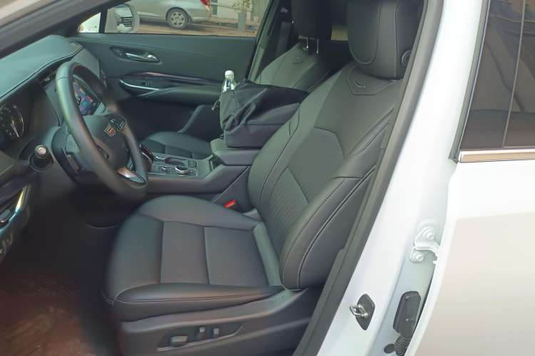 Used Cadillac XT4 2022 28T Two-Wheel Drive Fashion Edition Left Front Seat