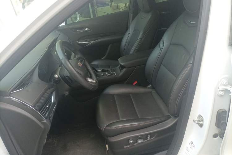 Used Cadillac XT4 2022 28T Four-Wheel Drive Platinum Edition Left Front Seat