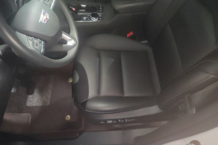Used Cadillac XT4 2022 28T Two-Wheel-Drive Luxury Version Left Front Seat