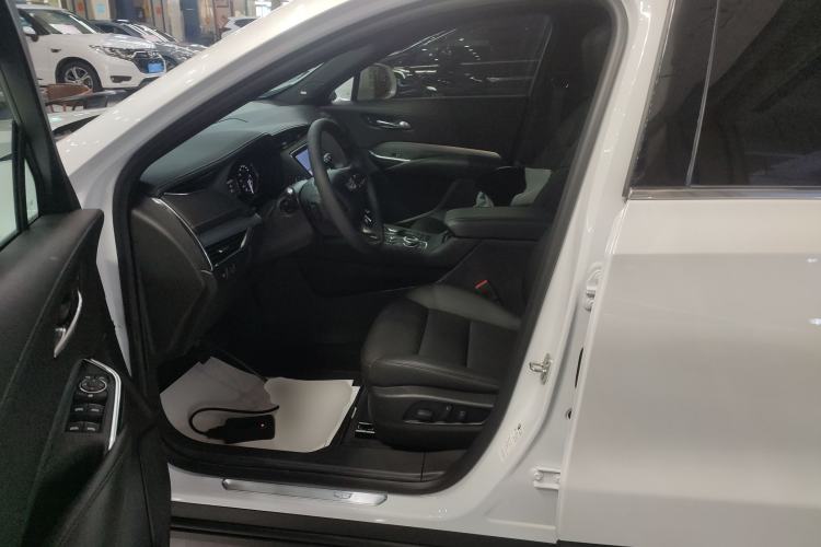 Used Cadillac XT4 2022 28T Two-Wheel-Drive Luxury Version Left Front Seat