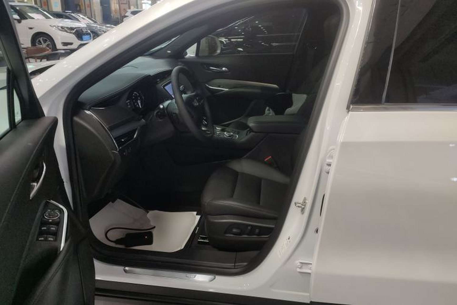Used Cadillac XT4 2022 28T Two-Wheel-Drive Luxury Version Left Front Seat