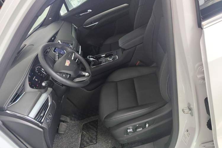 Used Cadillac XT4 2022 28T Two-Wheel Drive Prestige Version Left Front Seat
