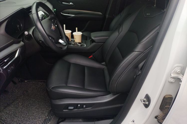 Used Cadillac XT4 2022 28T Two-Wheel-Drive Luxury Version Left Front Seat