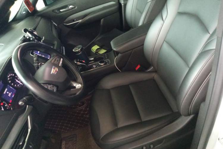 Used Cadillac XT4 2022 28T Two-Wheel-Drive Luxury Version Left Front Seat