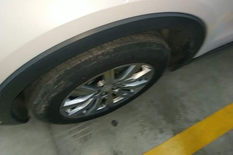 Used Cadillac XT4 2022 28T Two-Wheel-Drive Luxury Version Left Front Wheel Hub