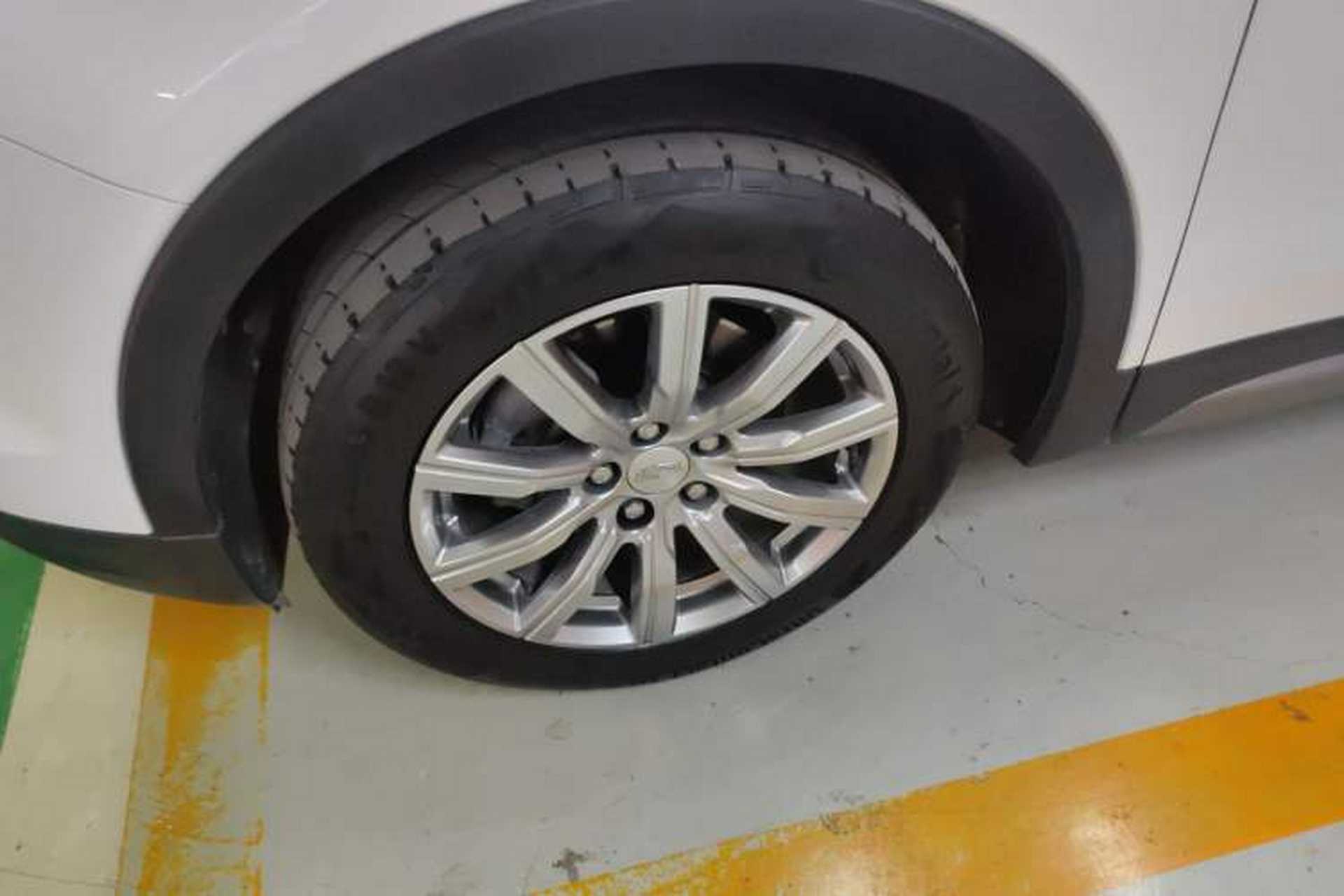 Used Cadillac XT4 2022 28T Two-Wheel Drive Prestige Version Left Front Wheel Hub