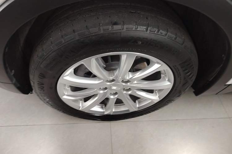 Used Cadillac XT4 2022 28T Two-Wheel Drive Fashion Edition Left Front Wheel Hub