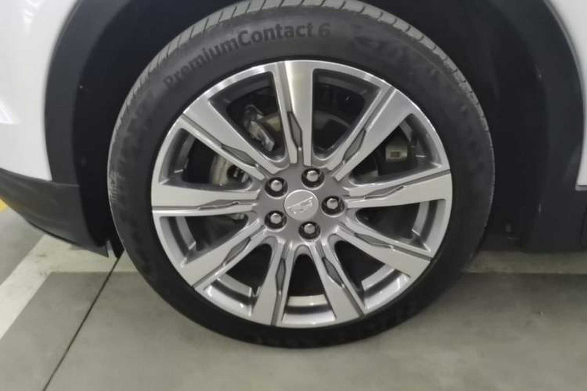 Used Cadillac XT4 2022 28T Four-Wheel Drive Prestige Version Left Front Wheel Hub