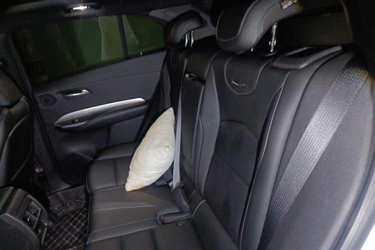 Used Cadillac XT4 2022 28T Two-Wheel-Drive Luxury Version Left Rear Seat
