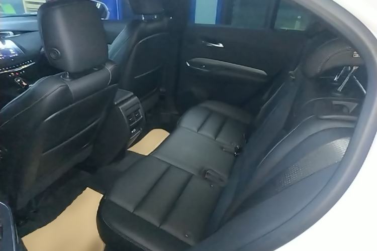 Used Cadillac XT4 2022 28T Two-Wheel-Drive Luxury Version Left Rear Seat