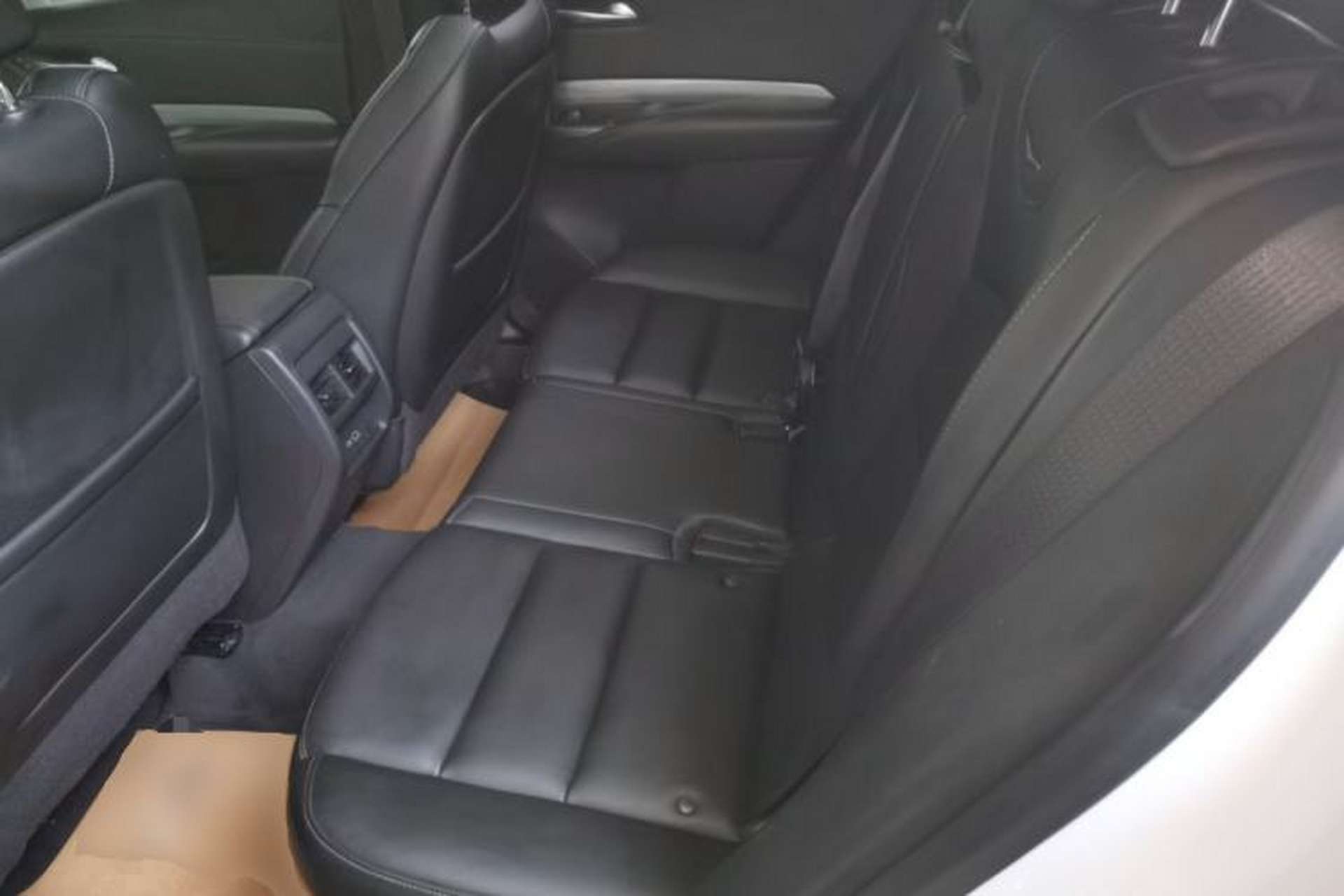 Used Cadillac XT4 2022 28T Two-Wheel-Drive Luxury Version Left Rear Seat