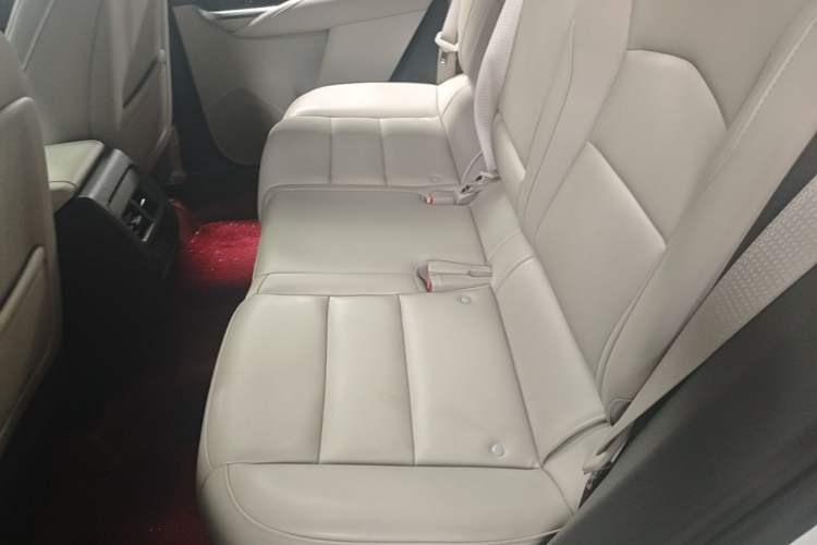 Used Cadillac XT4 2022 28T Two-Wheel-Drive Luxury Version Left Rear Seat
