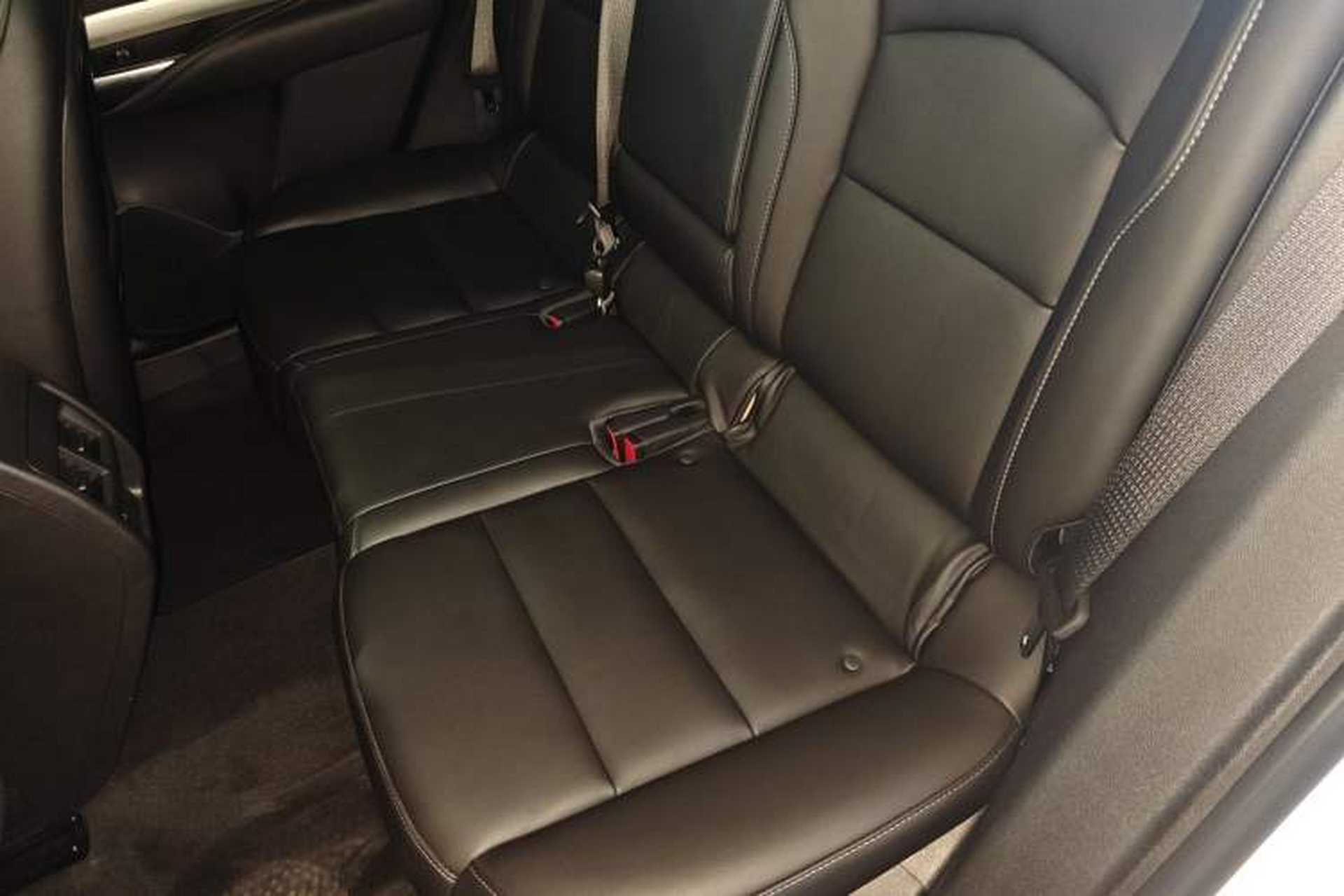Used Cadillac XT4 2022 28T Two-Wheel-Drive Luxury Version Left Rear Seat