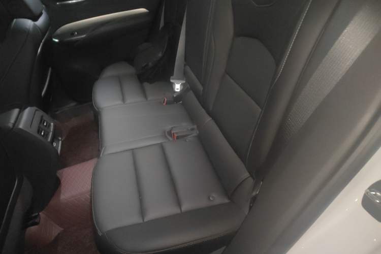 Used Cadillac XT4 2022 28T Two-Wheel-Drive Luxury Version Left Rear Seat