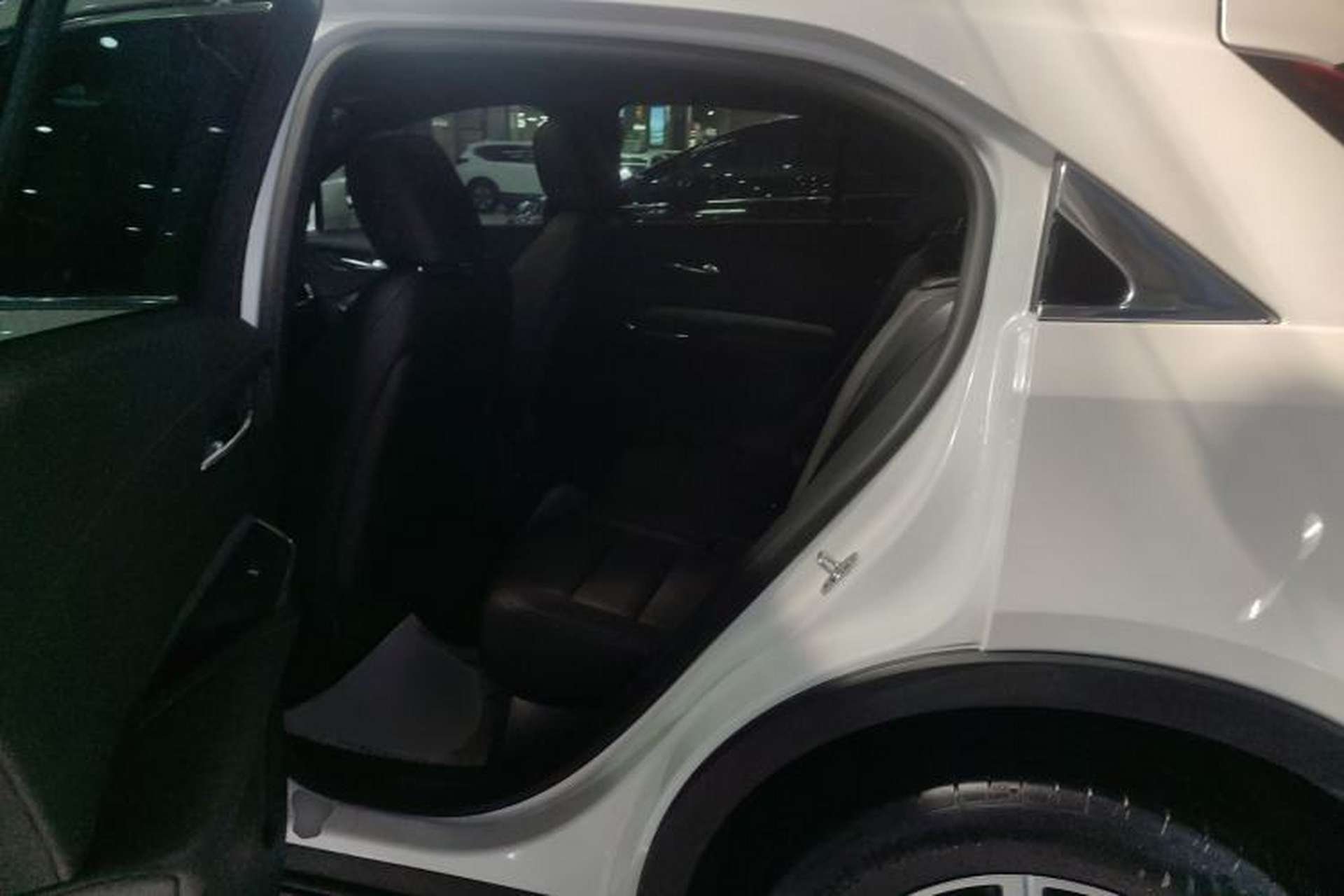 Used Cadillac XT4 2022 28T Two-Wheel-Drive Luxury Version Left Rear Seat