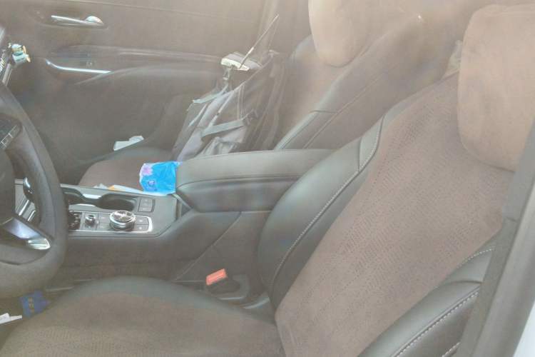 Used Cadillac XT4 2022 28T Two-Wheel Drive Fashion Edition Left Rear Seat