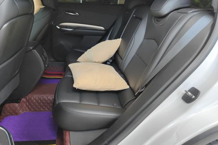 Used Cadillac XT4 2022 28T Two-Wheel-Drive Luxury Version Left Rear Seat