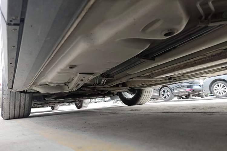 Used Cadillac XT4 2022 28T Two-Wheel Drive Fashion Edition Left Side Sill