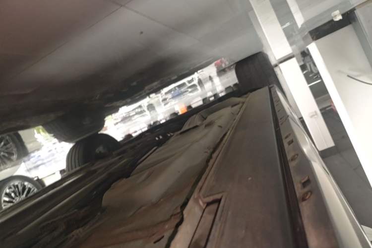 Used Cadillac XT4 2022 28T Two-Wheel-Drive Luxury Version Left Side Sill