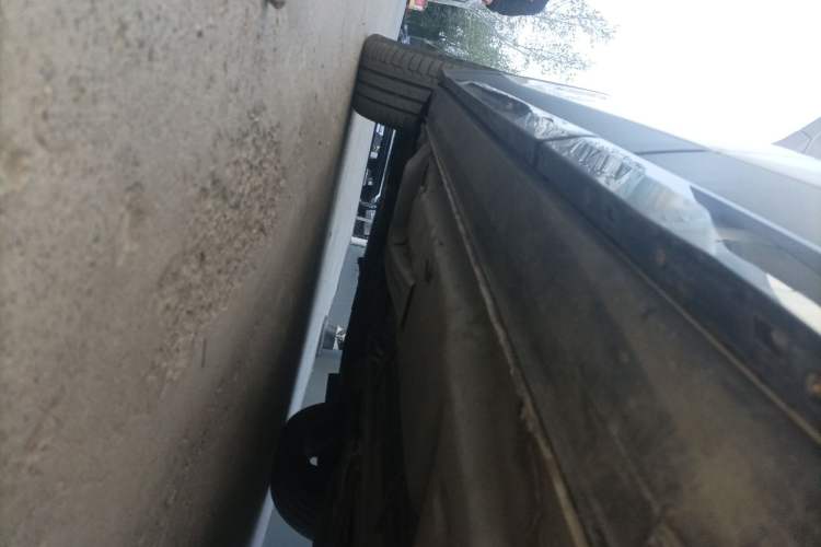 Used Cadillac XT4 2022 28T Four-Wheel Drive Platinum Edition Left Side Sill