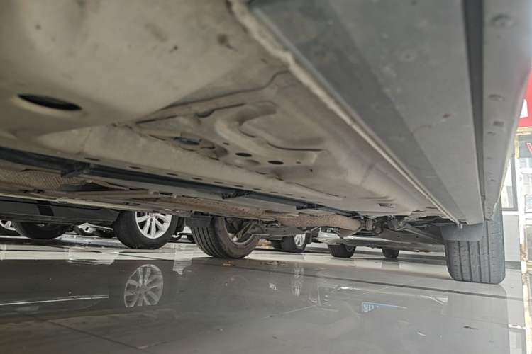 Used Cadillac XT4 2022 28T Two-Wheel Drive Fashion Edition Left Side Sill