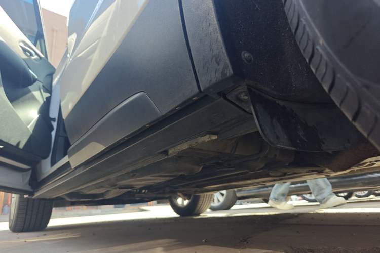 Used Cadillac XT4 2022 28T Two-Wheel Drive Fashion Edition Left Side Sill