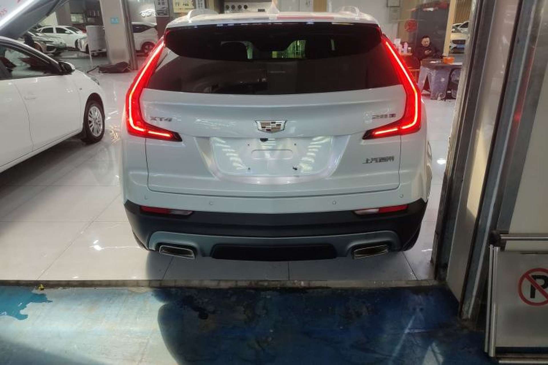 Used Cadillac XT4 2022 28T Two-Wheel-Drive Luxury Version Rear