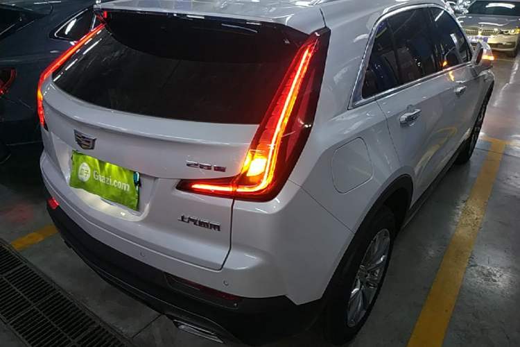 Used Cadillac XT4 2022 28T Two-Wheel-Drive Luxury Version Rear Right 45 Deg